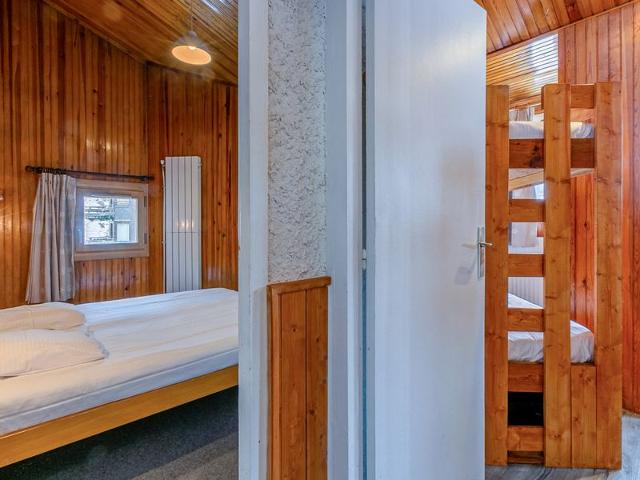 Spacious 8-person apartment with WiFi, balcony and renovated kitchen FR-1-694-94 - Val d'Isère La Daille