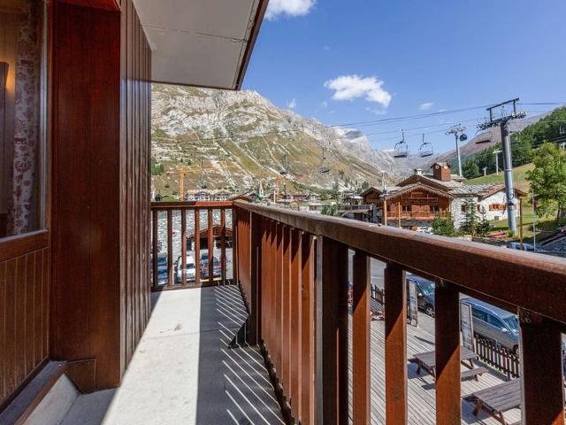 **Cozy Ski-In/Ski-Out Apartment Near Children's Village, Sleeps 5** FR-1-694-254 - Val d'Isère Centre