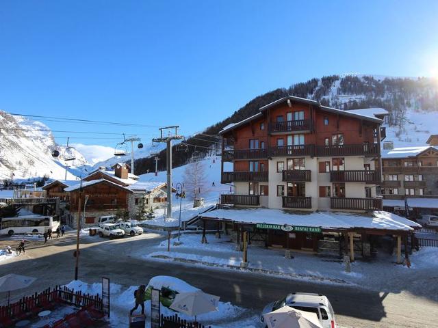 **Cozy Ski-In/Ski-Out Apartment Near Children's Village, Sleeps 5** FR-1-694-254 - Val d'Isère Centre