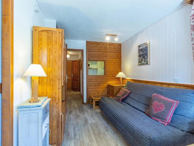 **Cozy Ski-In/Ski-Out Apartment Near Children's Village, Sleeps 5** FR-1-694-254 - Val d'Isère Centre
