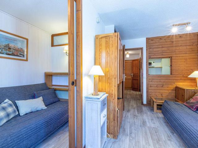 **Cozy Ski-In/Ski-Out Apartment Near Children's Village, Sleeps 5** FR-1-694-254 - Val d'Isère Centre
