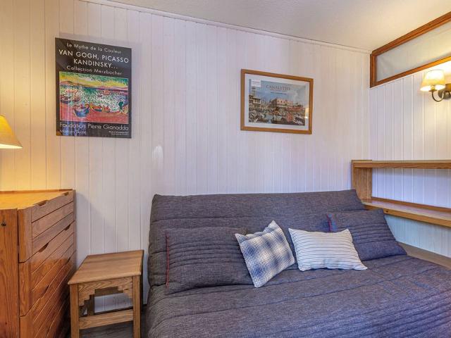 **Cozy Ski-In/Ski-Out Apartment Near Children's Village, Sleeps 5** FR-1-694-254 - Val d'Isère Centre