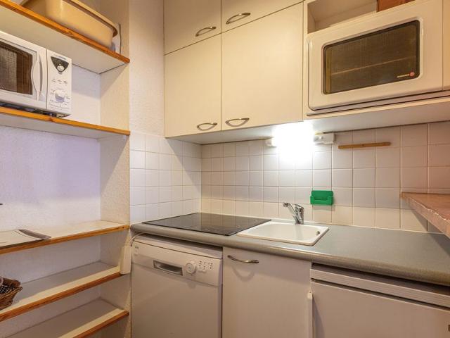**Cozy Ski-In/Ski-Out Apartment Near Children's Village, Sleeps 5** FR-1-694-254 - Val d'Isère Centre