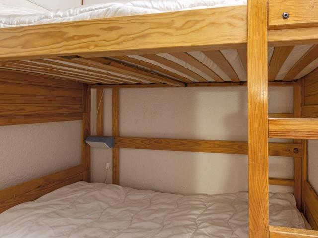 **Cozy Ski-In/Ski-Out Apartment Near Children's Village, Sleeps 5** FR-1-694-254 - Val d'Isère Centre