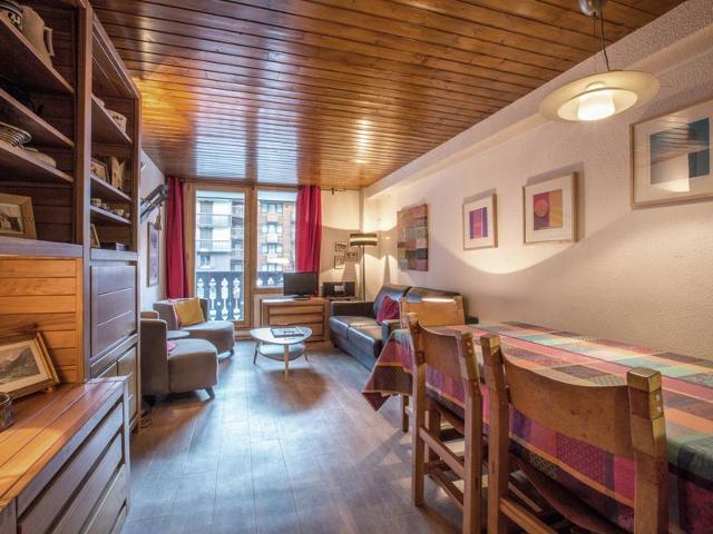 Charming Apartment with South-Facing Balcony in Heart of Resort, Near Ski Slopes FR-1-694-282 - Val d'Isère Centre
