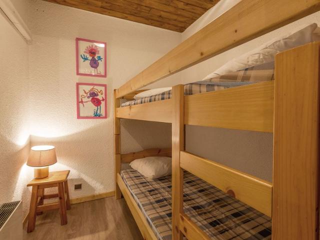 Charming Apartment with South-Facing Balcony in Heart of Resort, Near Ski Slopes FR-1-694-282 - Val d'Isère Centre