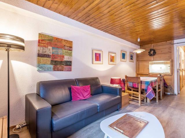 Charming Apartment with South-Facing Balcony in Heart of Resort, Near Ski Slopes FR-1-694-282 - Val d'Isère Centre