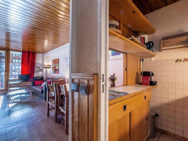 Charming Apartment with South-Facing Balcony in Heart of Resort, Near Ski Slopes FR-1-694-282 - Val d'Isère Centre