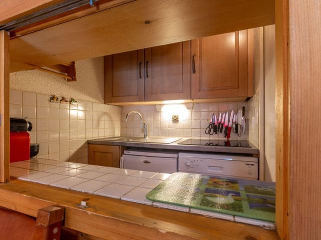 Charming Apartment with South-Facing Balcony in Heart of Resort, Near Ski Slopes FR-1-694-282 - Val d'Isère Centre