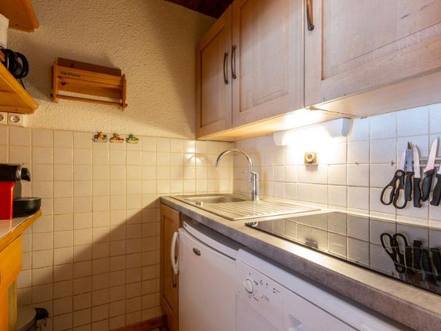 Charming Apartment with South-Facing Balcony in Heart of Resort, Near Ski Slopes FR-1-694-282 - Val d'Isère Centre