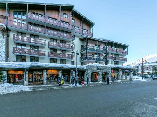 Charming Apartment with South-Facing Balcony in Heart of Resort, Near Ski Slopes FR-1-694-282 - Val d'Isère Centre