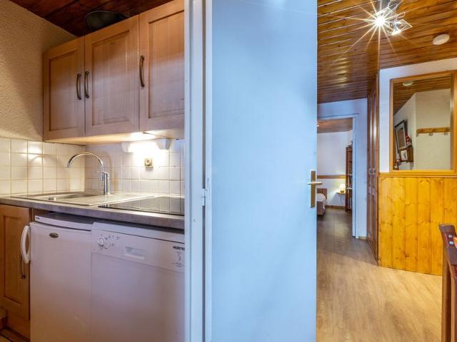 Charming Apartment with South-Facing Balcony in Heart of Resort, Near Ski Slopes FR-1-694-282 - Val d'Isère Centre