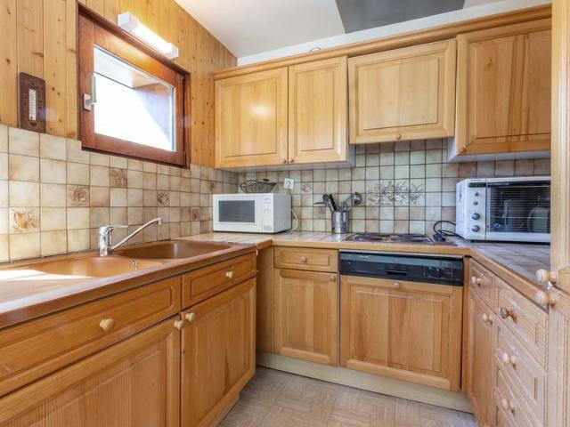 Functional Apartment with Covered Parking, Steps from Slopes and Town Center FR-1-694-284 - Val d'Isère Centre