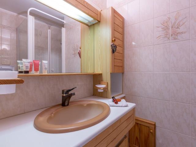 Functional Apartment with Covered Parking, Steps from Slopes and Town Center FR-1-694-284 - Val d'Isère Centre