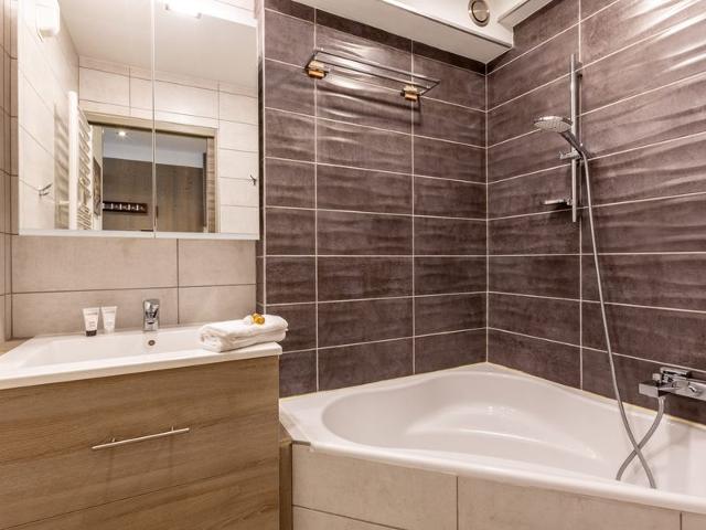 Luxury Studio with Balcony, Ski-in/Ski-out, Central Val-d'Isère FR-1-694-299 - Val d'Isère Centre