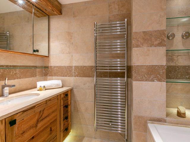 Luxurious Duplex: Ski-In/Out, Fireplace, Balcony, Garage, WiFi – Ultimate Alpine Retreat FR-1-694-11 - Val d'Isère Le Châtelard