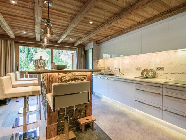 Luxurious Duplex: Ski-In/Out, Fireplace, Balcony, Garage, WiFi – Ultimate Alpine Retreat FR-1-694-11 - Val d'Isère Le Châtelard
