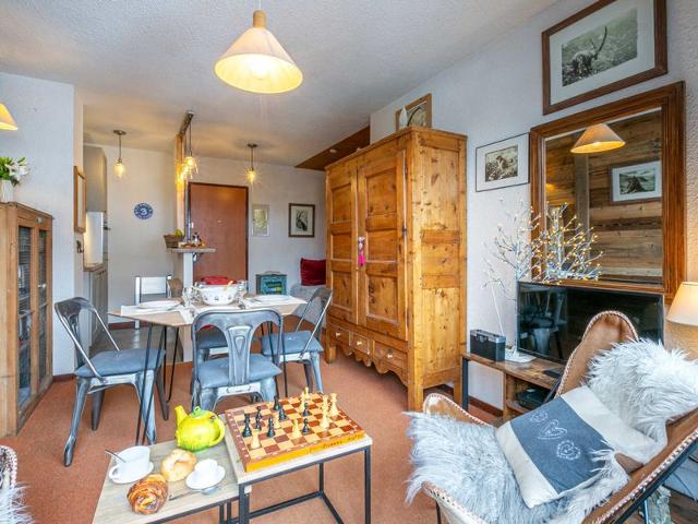 Cozy Apartment in Val-d'Isère: WiFi, Covered Parking, Near Pistes, Pet-Friendly FR-1-694-172 - Val d'Isère Centre