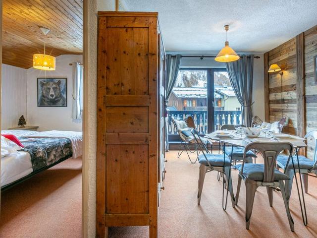 Cozy Apartment in Val-d'Isère: WiFi, Covered Parking, Near Pistes, Pet-Friendly FR-1-694-172 - Val d'Isère Centre
