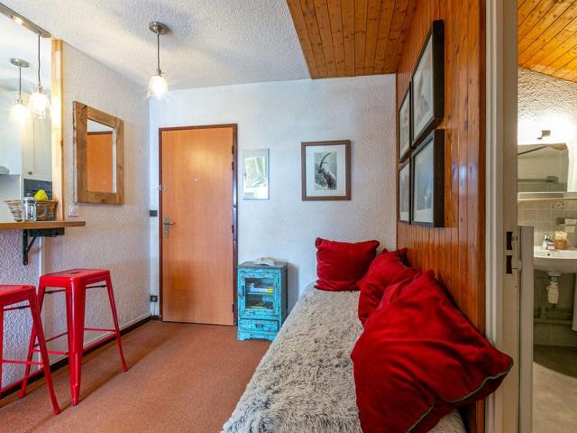 Cozy Apartment in Val-d'Isère: WiFi, Covered Parking, Near Pistes, Pet-Friendly FR-1-694-172 - Val d'Isère Centre