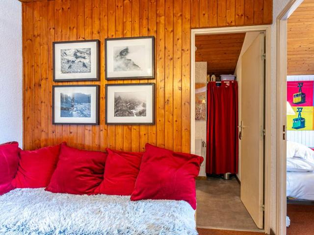 Cozy Apartment in Val-d'Isère: WiFi, Covered Parking, Near Pistes, Pet-Friendly FR-1-694-172 - Val d'Isère Centre