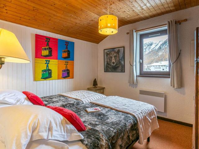 Cozy Apartment in Val-d'Isère: WiFi, Covered Parking, Near Pistes, Pet-Friendly FR-1-694-172 - Val d'Isère Centre
