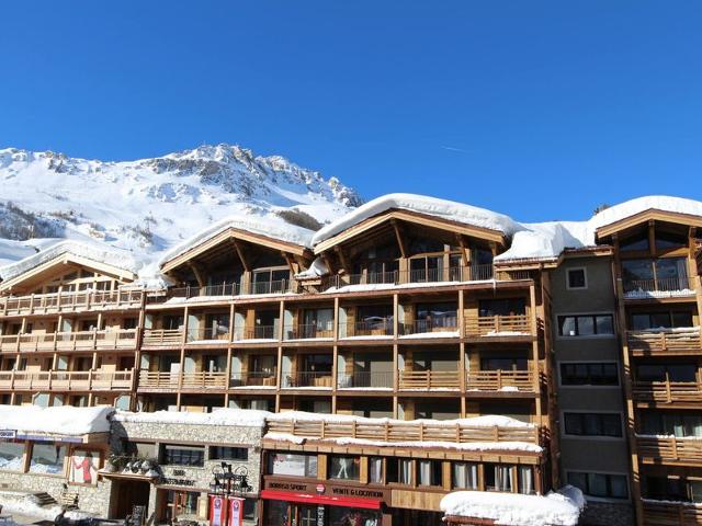 Modern Studio with Balcony, Ski-In/Ski-Out, and Free WiFi in Val-d'Isère FR-1-694-231 - Val d'Isère Centre