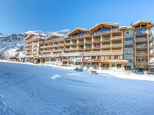 Modern Studio with Balcony, Ski-In/Ski-Out, and Free WiFi in Val-d'Isère FR-1-694-231 - Val d'Isère Centre