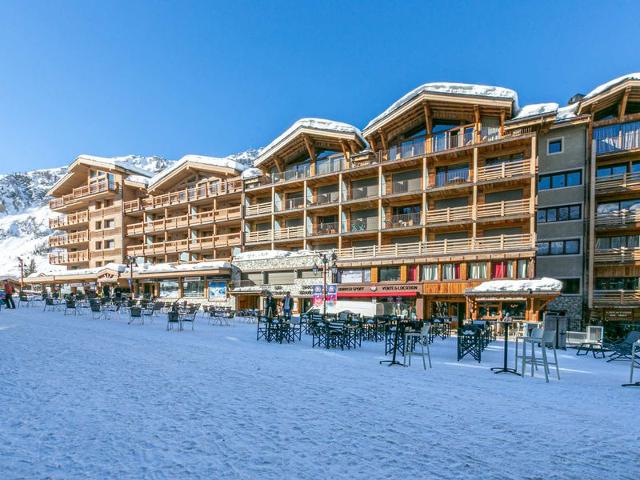Modern Studio with Balcony, Ski-In/Ski-Out, and Free WiFi in Val-d'Isère FR-1-694-231 - Val d'Isère Centre