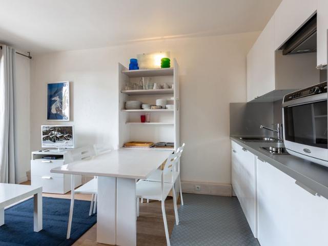 Modern Studio with Balcony, Ski-In/Ski-Out, and Free WiFi in Val-d'Isère FR-1-694-231 - Val d'Isère Centre