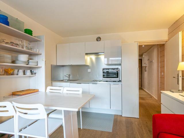 Modern Studio with Balcony, Ski-In/Ski-Out, and Free WiFi in Val-d'Isère FR-1-694-231 - Val d'Isère Centre