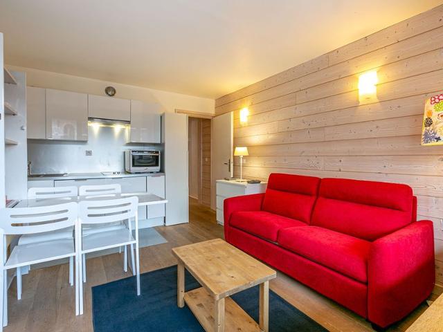 Modern Studio with Balcony, Ski-In/Ski-Out, and Free WiFi in Val-d'Isère FR-1-694-231 - Val d'Isère Centre