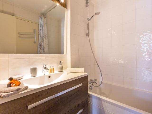 Ski-in/ski-out apartment with garage and pets allowed in Val-d'Isère FR-1-694-245 - Val d'Isère La Daille