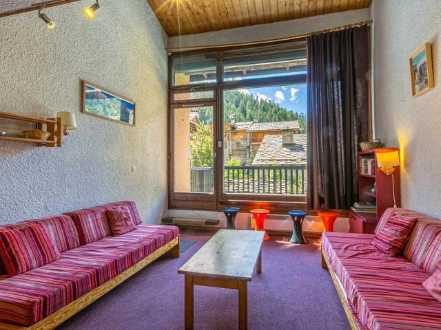 Rustic Duplex Apartment with Large South-Facing Terrace Near Val-d'Isère Village FR-1-694-310 - Val d'Isère Centre