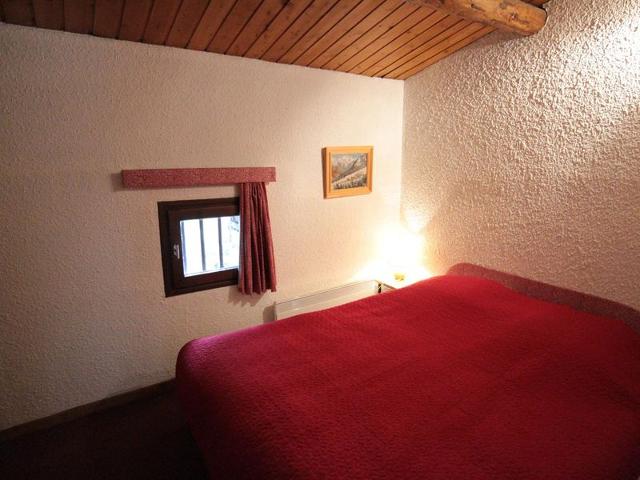 Rustic Duplex Apartment with Large South-Facing Terrace Near Val-d'Isère Village FR-1-694-310 - Val d'Isère Centre
