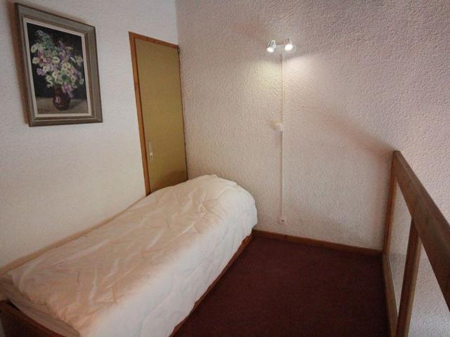 Rustic Duplex Apartment with Large South-Facing Terrace Near Val-d'Isère Village FR-1-694-310 - Val d'Isère Centre