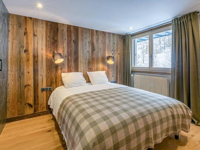 Elegant, Spacious South-Facing Apartment with Balcony, Near Ski Slopes FR-1-694-311 - Val d'Isère Le Laisinant