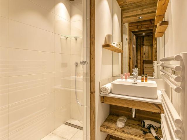 Luxury Apartment at the Foot of the Slopes with WiFi and Covered Parking FR-1-694-153 - Val d'Isère Centre