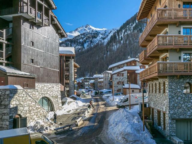 Luxury Apartment at the Foot of the Slopes with WiFi and Covered Parking FR-1-694-153 - Val d'Isère Centre