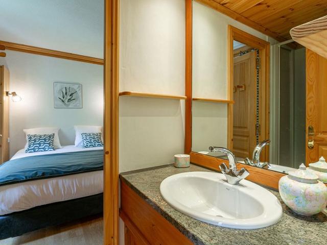 Luxury Apartment in Legettaz with Fireplace, WiFi, and Garage FR-1-694-359 - Val d'Isère Le Châtelard