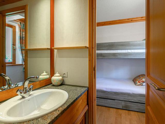 Luxury Apartment in Legettaz with Fireplace, WiFi, and Garage FR-1-694-359 - Val d'Isère Le Châtelard