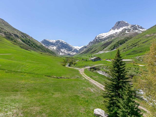 Luxury Apartment in Legettaz with Fireplace, WiFi, and Garage FR-1-694-359 - Val d'Isère Le Châtelard