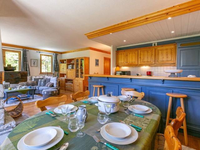 Luxury Apartment in Legettaz with Fireplace, WiFi, and Garage FR-1-694-359 - Val d'Isère Le Châtelard