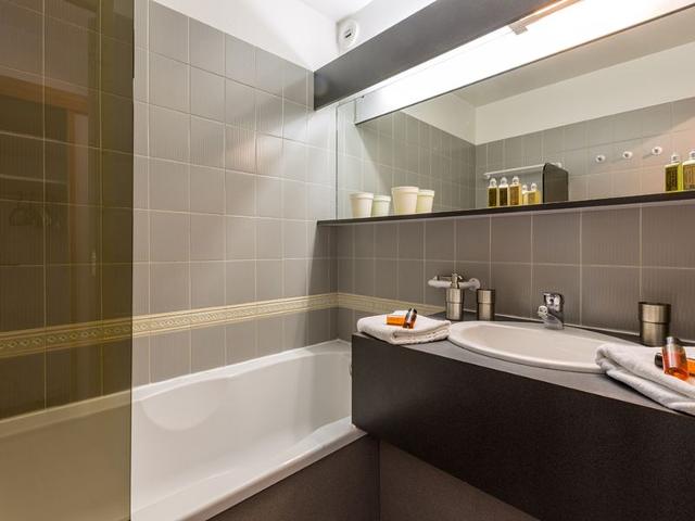 Spacious 4-Room Apartment in Val-d'Isère with WiFi, Parking, and South/West Facing Balcony FR-1-694-151 - Val d'Isère Le Châtelard