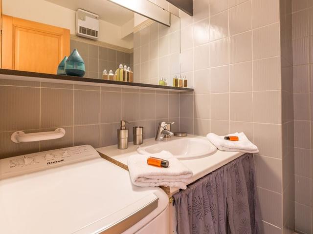 Spacious 4-Room Apartment in Val-d'Isère with WiFi, Parking, and South/West Facing Balcony FR-1-694-151 - Val d'Isère Le Châtelard