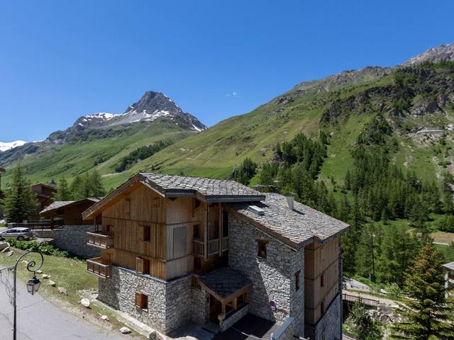 Spacious 4-Room Apartment in Val-d'Isère with WiFi, Parking, and South/West Facing Balcony FR-1-694-151 - Val d'Isère Le Châtelard
