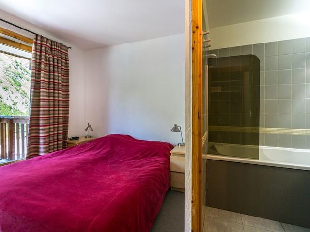 Spacious 4-Room Apartment in Val-d'Isère with WiFi, Parking, and South/West Facing Balcony FR-1-694-151 - Val d'Isère Le Châtelard