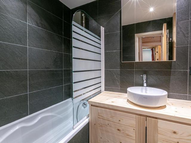 Elegant 3-Room Apartment with Balcony in Central Val-d'Isère – Sleeps 6, Modern Amenities FR-1-694-1 - Val d'Isère Centre