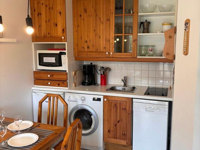 Charming Ground-Floor Apt, Ski-In/Ski-Out, Sleeps 6, WiFi, Winter Linens & Final Cleaning Included FR-1-634-101 - Avoriaz