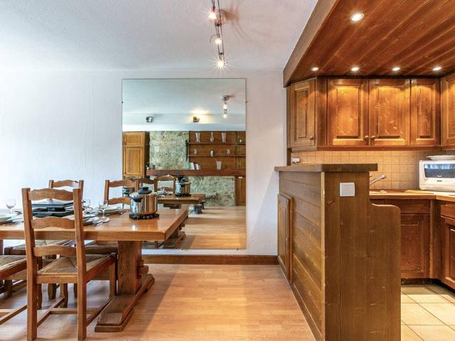 Elegant and Comfortable Apartment in the Heart of Val-d'Isère FR-1-694-46 - Val d'Isère Centre